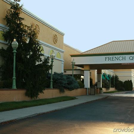 Holiday Inn Perrysburg French Quarter ภายนอก รูปภาพ